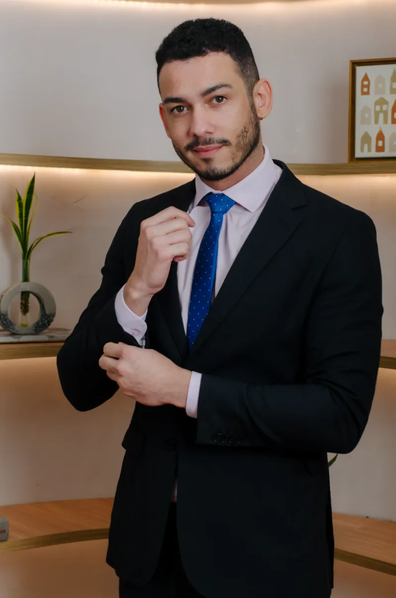 Ítalo Costa em retrato corporativo