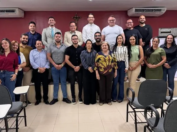 Plateia de advogados em palestra sobre inteligência artificial